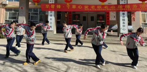 易县第三中学开展“行走的思政课堂”系列之“学雷锋·寸草心”爱老敬老志愿